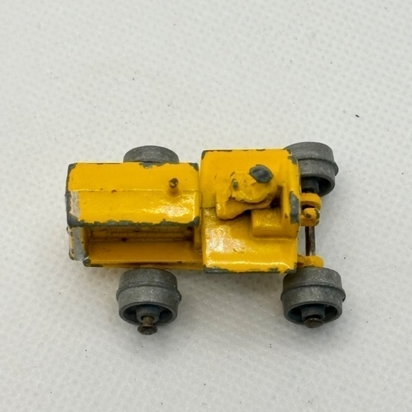 Lesney, Vintage Matchbox 1955 Caterpillar Tractor w/ Metal Wheels, Model 8-B - Picture 5 of 7